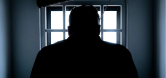 Trei persoane care au obținut fraudulos un apartament au fost condamnate la 8 și 7 ani de închisoare și obligate să achite peste 1,3 milioane de lei