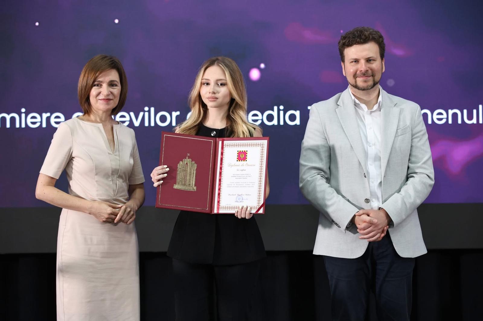 Moldoveanca care a fost înmatriculată în acest an la buget, cu bursă, la Facultatea de Drept a Academiei de Studii Economice de la Bucureşti