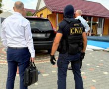 Lanț de corupție, demascat de CNA și procurori: Patru persoane au fost reținute într-un dosar cu o mită de jumătate de milion de lei