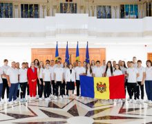 Maia Sandu a înmânat drapelul de stat sportivilor care vor reprezenta Republica Moldova la Festivalul Olimpic al Tineretului European