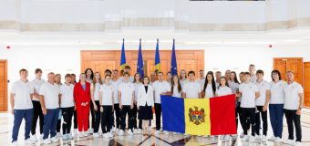 Maia Sandu a înmânat drapelul de stat sportivilor care vor reprezenta Republica Moldova la Festivalul Olimpic al Tineretului European