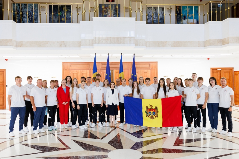 Maia Sandu a înmânat drapelul de stat sportivilor care vor reprezenta Republica Moldova la Festivalul Olimpic al Tineretului European