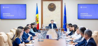 Suport financiar de 1 000 de lei pentru fiecare elev din clasele I-IX-a