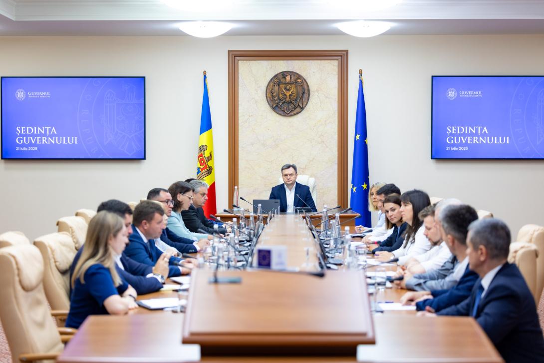 Suport financiar de 1 000 de lei pentru fiecare elev din clasele I-IX-a