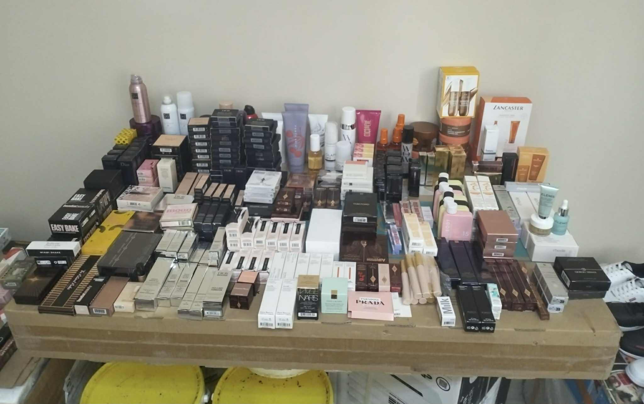 Mărfuri comerciale fără acte depistate de vameși