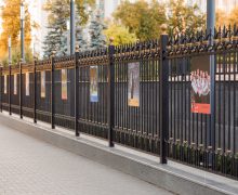(FOTO) Expoziție pe gardul de la Președinție cu ocazia Zilei Portului Popular