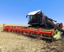 Pompierii din nordul țării au stins flăcările ce au cuprins o combină agricolă la Florești