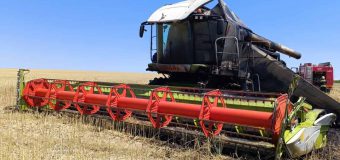 Pompierii din nordul țării au stins flăcările ce au cuprins o combină agricolă la Florești