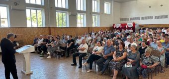(VIDEO) Întrebările oamenilor la întâlnirile cu Blocul Alternativa: Dobânzile uriașe la microcreditare