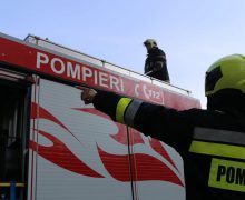 O remorcă încărcată cu lemne a fost cuprinsă de foc în raionul Anenii Noi