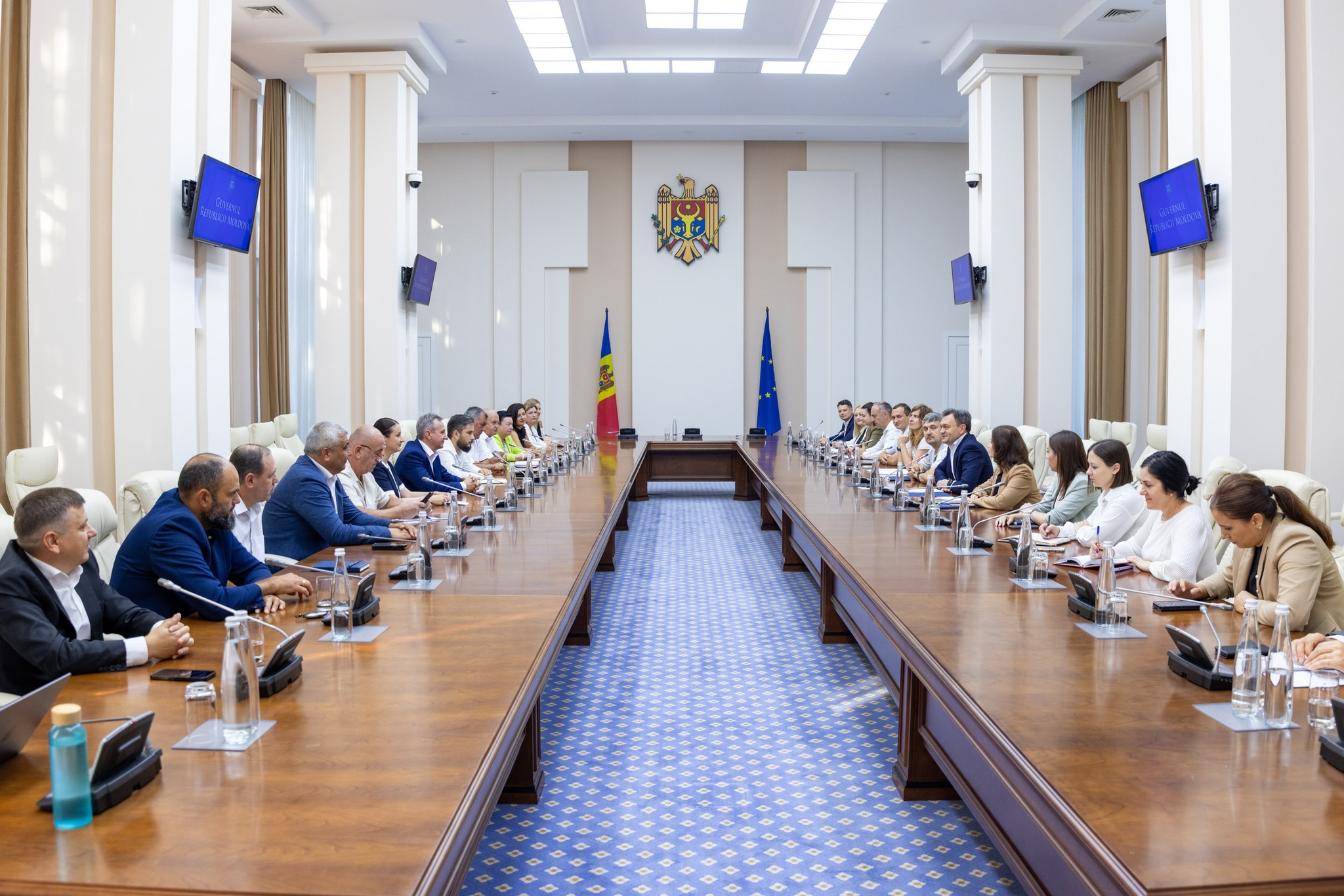 200 mln. lei investiți de Guvern în suburbiile Chișinăului prin programul „Satul European”