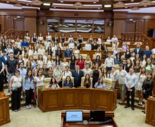 Igor Grosu s-a întâlnit cu tinerii care fac stagiul de practică în serviciul public:
