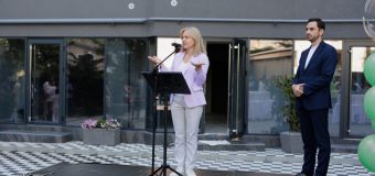 (FOTO) Vis împlinit! Locatarii blocului de pe Alexandru cel Bun, 115 se bucură de primul bloc finalizat după 13 ani de așteptare. Irina Selevestru: Prin efort comun am găsit soluția potrivită!