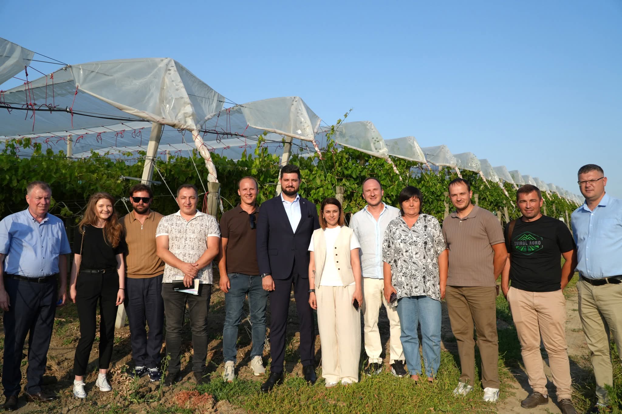 Agrovoltaicele și biogazul, discutate de miniștrii energiei și Agriculturii cu antreprenorii agricoli din Costești