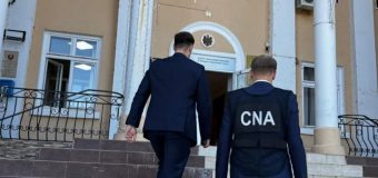 Ofițerii CNA și procurorii desfășoară percheziții într-un dosar de abuz de serviciu la administrația publică locală Taraclia