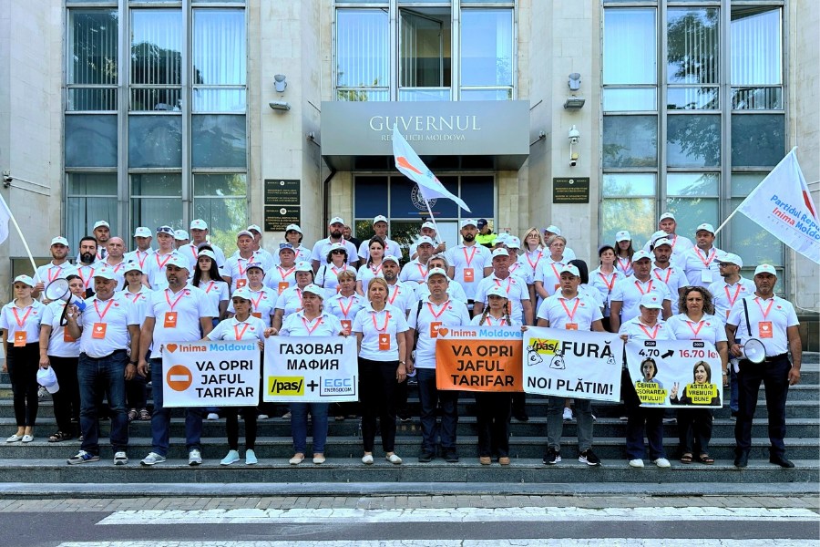 „Inima Moldovei” a desfășurat un protest la sediul Guvernului împotriva tarifelor exagerate și a schemelor de gaze realizate de PAS