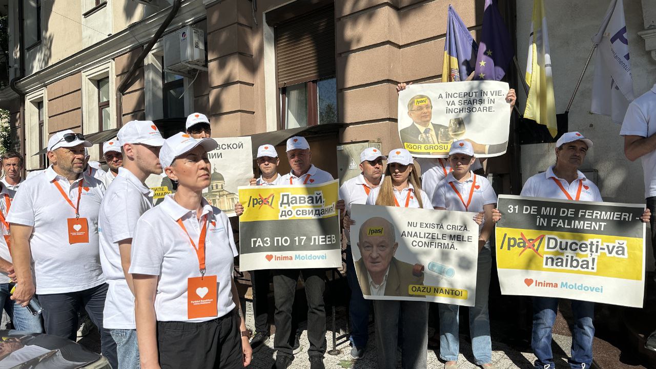 Partidul Republican „Inima Moldovei” a protestat la sediul PAS: Patru ani, galbenii” au guvernat țara ca pe o firmă privată