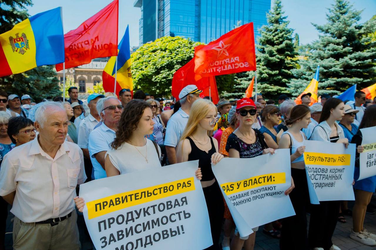 PSRM a protestat la Ministerul Agriculturii: Agricultura dispare sub guvernarea PAS