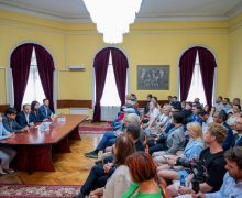 (FOTO) Vizitatori la Primăria Chișinău