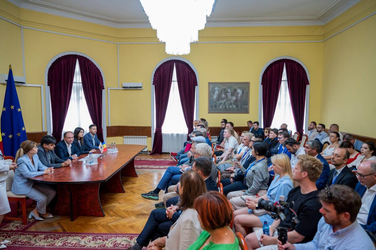 (FOTO) Vizitatori la Primăria Chișinău
