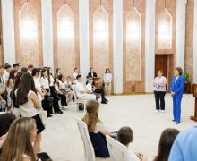 Maia Sandu s-a întâlnit cu un grup de elevi din din UTA Găgăuzia și raionul Taraclia, participanti ai Taberei de limbă română de la Iași