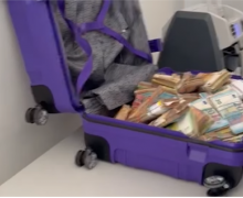 Bărbatul prins cu jumătate de milion de euro într-o valiză – condamnat la închisoare