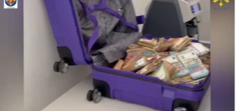Bărbatul prins cu jumătate de milion de euro într-o valiză – condamnat la închisoare