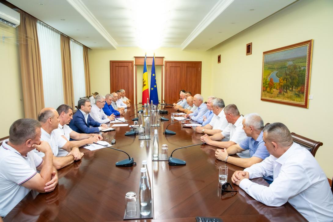 Dorin Recean în discuție cu veteranii: Guvernul va continua să susțină veteranii de război