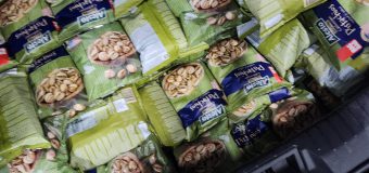 Un bărbat a încercat să treacă vama cu un lot de fistic ascuns în mașină