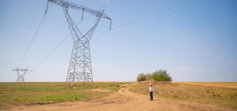 (FOTO) Igor Grosu în sudul țării: A mers pe drum nou și a văzut o parte din linia electrică Vulcănești-Chișinău