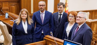 Noii judecători ai Curții Constituționale au depus jurământul