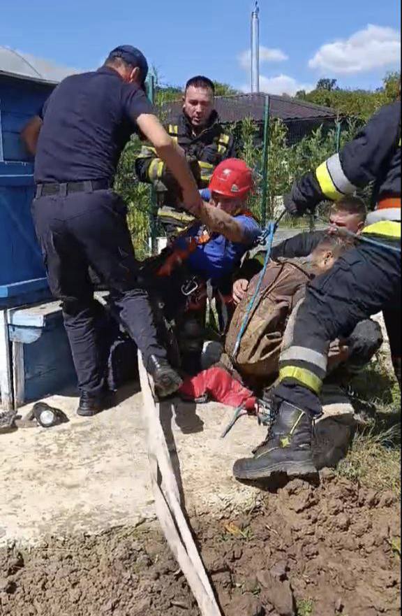 Un bărbat a fost salvat de salvatori după ce a căzut într-o fântână în raionul Orhei