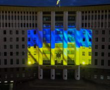 Clădirea Parlamentului a fost iluminată în culorile drapelului Ucrainei