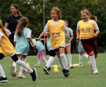 UEFA Playmakers. Educație, siguranță și inspirație pentru fetele din fotbal