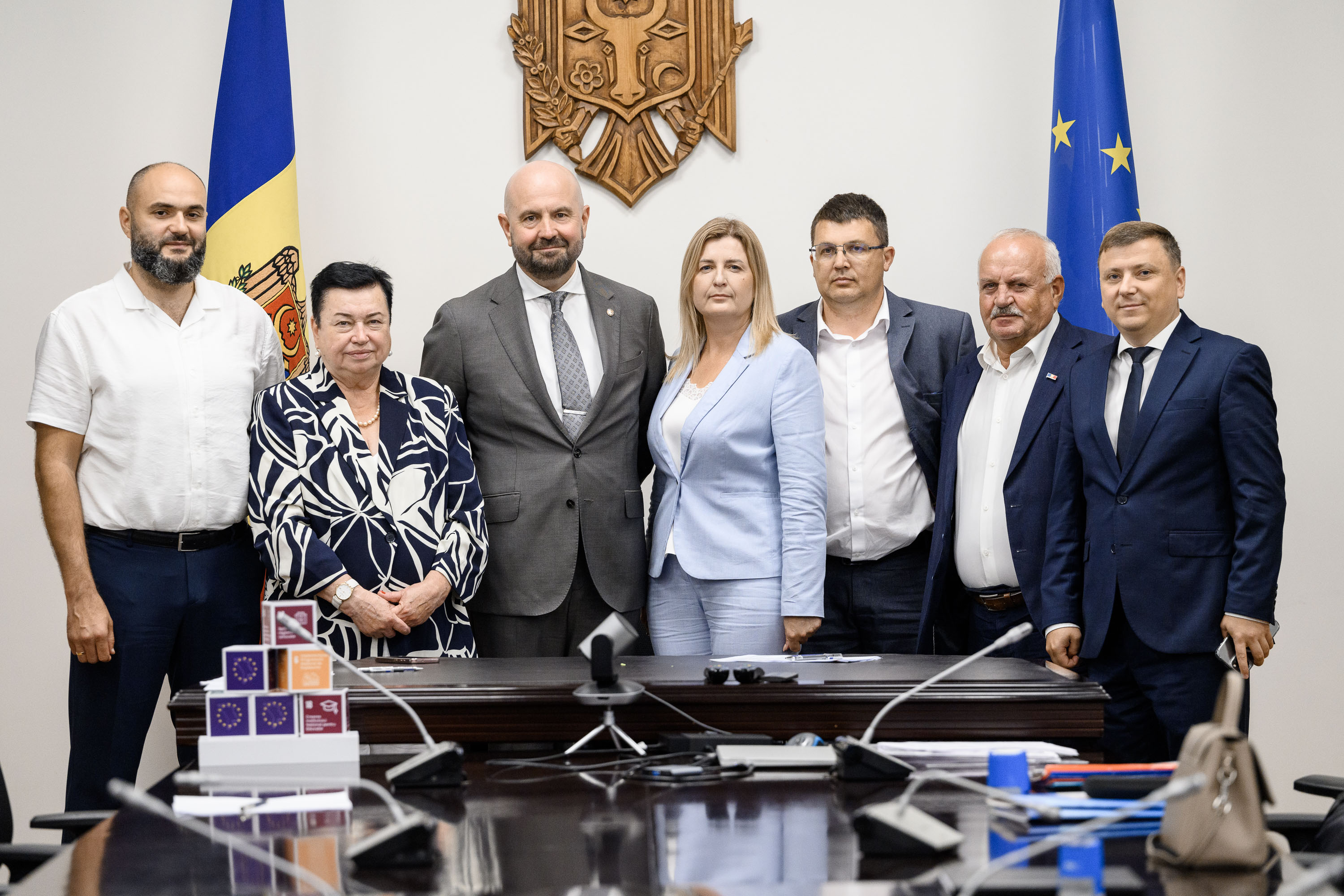 Au fost semnate primele 31 de contracte din cele 87 de proiecte de dezvoltare regională