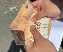 Funcționar public, reținut de CNA pentru pretinderea unei mite de 1 700 de euro în schimbul angajării unei persoane într-o instituție de drept
