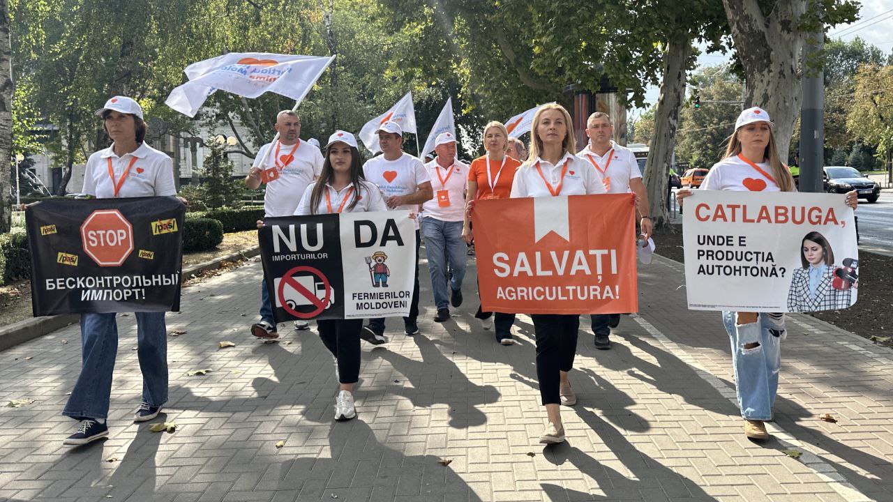Protest la Ministerul Agriculturii. Partidul Republican „Inima Moldovei”: Puterea galbenă distruge satele și fermierii