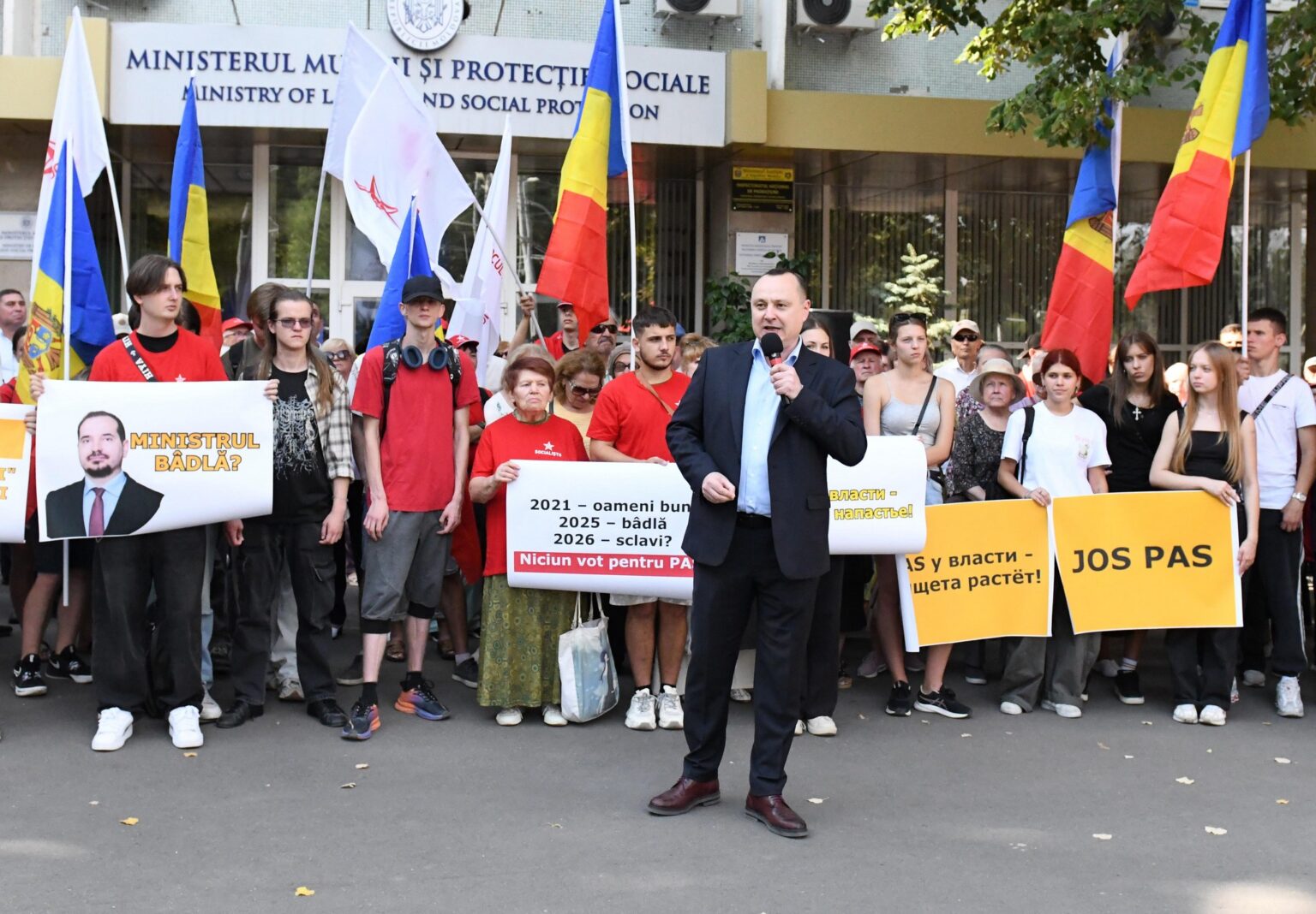 Socialiștii cer demisia ministrului Alexei Buzu