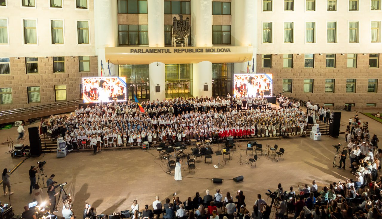 Scuarul Parlamentului a găzduit Concertul de gală al Festivalului-concurs național de muzică patriotică „Te cânt, Patrie și Neam”