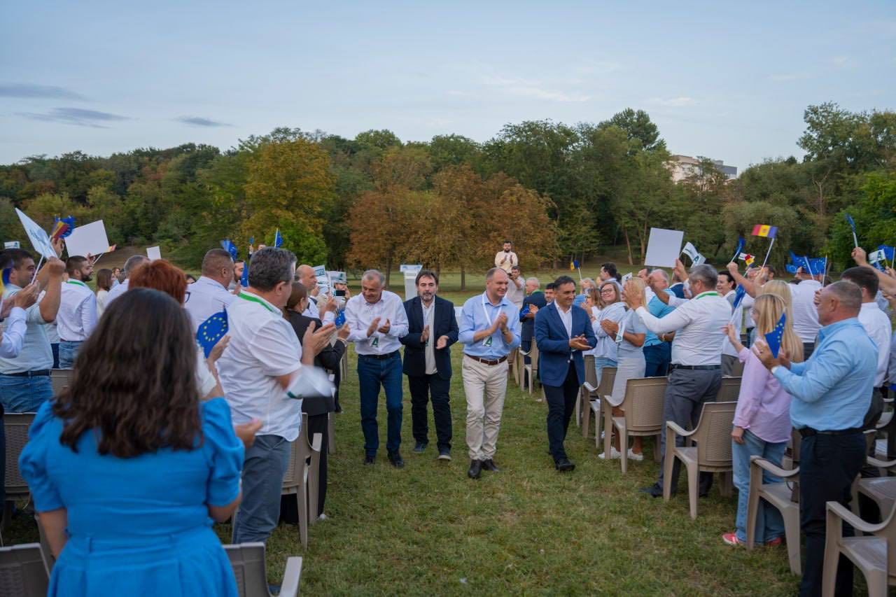 „ALTERNATIVA este!”. Blocul Electoral ALTERNATIVA a întrunit candidații pentru funcția de deputat și zeci de susținători și membri
