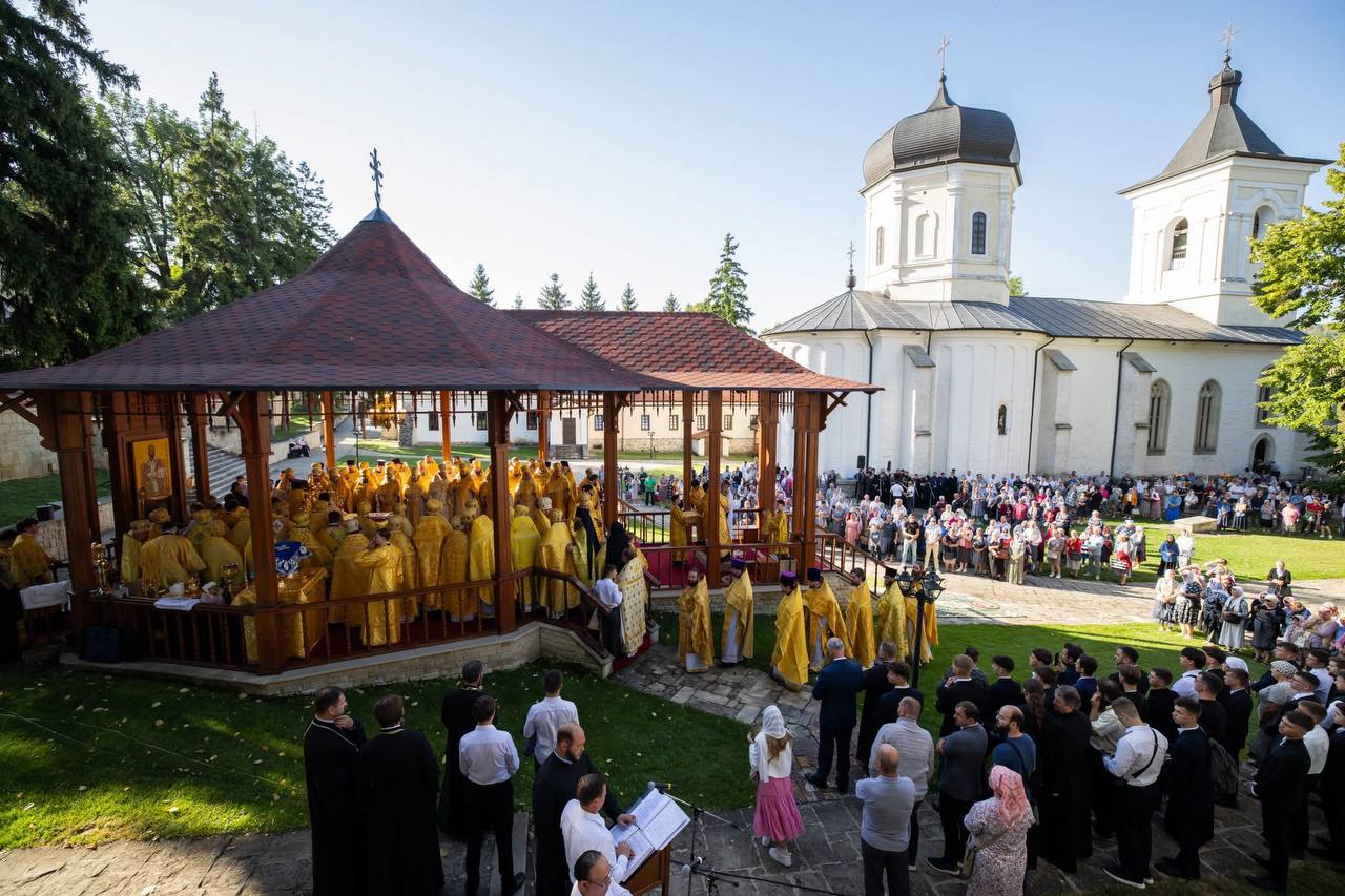 Igor Dodon a participat la Sfânta Liturghie cu prilejul cinstirii lui Gavriil Bănulescu-Bodoni