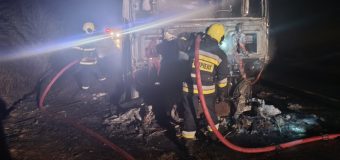 Pompierii din Taraclia au salvat 24 de tone de floarea-soarelui din flăcările care au cuprins un camion în raionul Taraclia