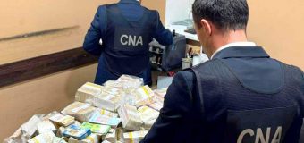 CNA și procurorii efectuează percheziții în Chișinău într-un dosar de finanțare ilegală a unor formațiuni politice. Au fost ridicate peste 20 de milioane de lei