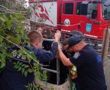 Un bărbat a fost salvat de salvatori după ce a căzut într-o fântână cu apă din raionul Hîncești