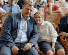(VIDEO) Andrei Năstase și-a condus fiica la școală: Să ne fie cu Doamne Ajută și într-un ceas bun!
