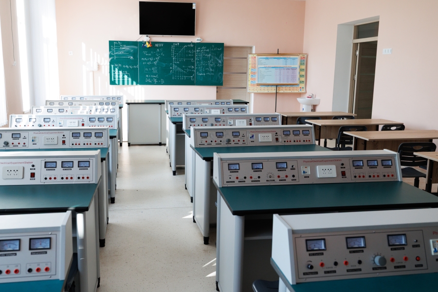 Ateliere moderne pentru viitorii specialiști în energetică și electronică