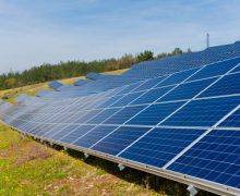 Toate centralele fotovoltaice ale câștigătorilor primelor licitații pentru statutul de producător eligibil mare au fost puse în funcțiune