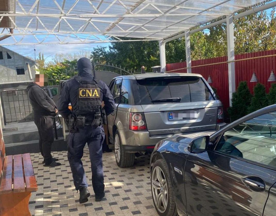 Un fost angajat al ASP- reținut pentru 72 de ore, în cadrul unei ample cauze penale ce vizează corupția sistemică