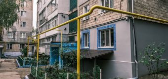 Peste 800 de metri de conducte de gaze supraterane au fost montate în unul dintre cartierele ale centrului raional Florești