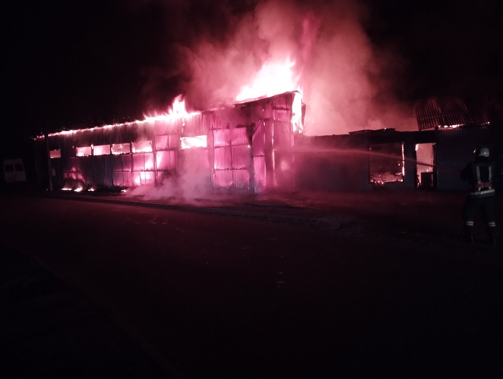 Incendiu la Briceni. A ars un autoservice
